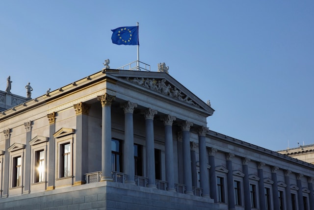 Co-ordinated Organisations: How NATO, the OECD and ESA Set Salaries